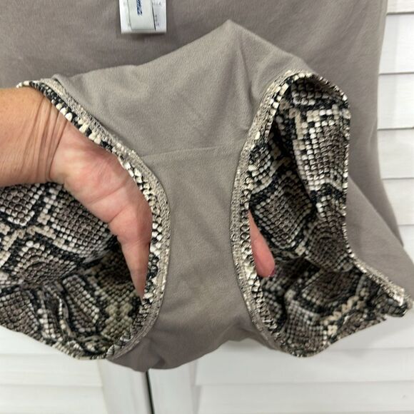 Tommy Bahama Swimsuit Size 8 Python Front Twist - Picture 15 of 16